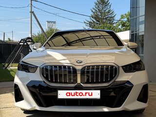 2024 BMW 5 серии 530i xDrive VIII (G60/G61/G68), белый, 7750000 рублей, вид 3