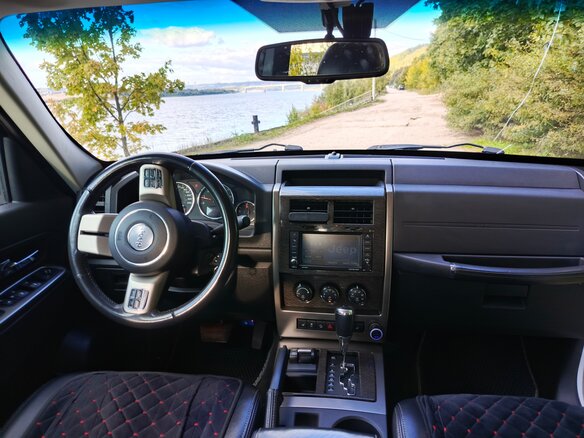 2012 Jeep Cherokee IV (KK), белый, 1500000 рублей - вид 13
