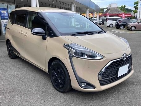 2018 Toyota Sienta II Рестайлинг, бежевый, 1600089 рублей, вид 3
