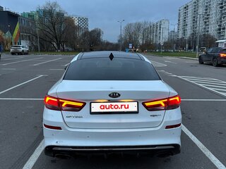 2018 Kia Optima IV Рестайлинг, белый, 1840000 рублей, вид 3
