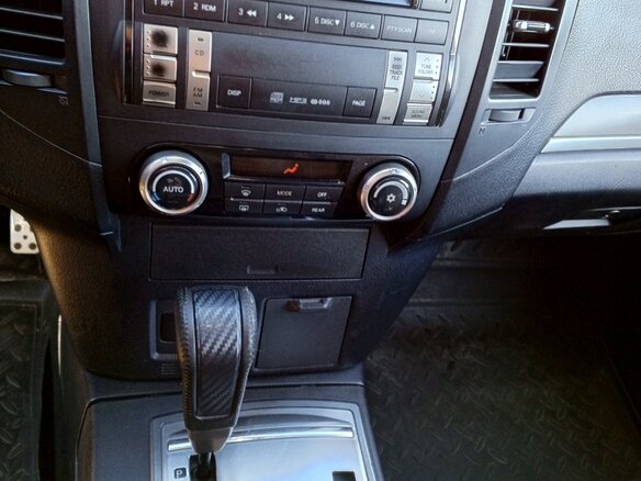 2012 Mitsubishi Pajero IV Рестайлинг 1, чёрный, 2100000 рублей - вид 12