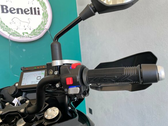 2025 Benelli TRK 702 X, серый, 789000 рублей - вид 5