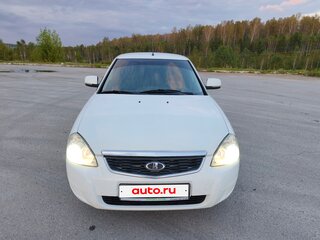 2015 Lada (ВАЗ) Priora I Рестайлинг, белый, 750000 рублей, вид 2