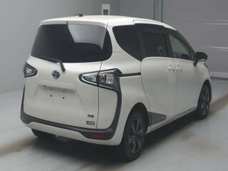 2021 Toyota Sienta II Рестайлинг, белый, 1700000 рублей, вид 4