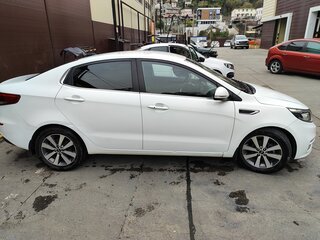 2017 Kia Rio III Рестайлинг, белый, 1020000 рублей, вид 2