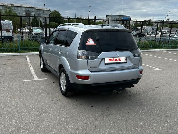 2010 Mitsubishi Outlander II Рестайлинг, серебристый, 1200000 рублей - вид 4