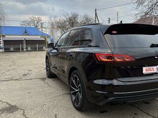 2021 Volkswagen Touareg III, чёрный, 7150000 рублей, вид 3