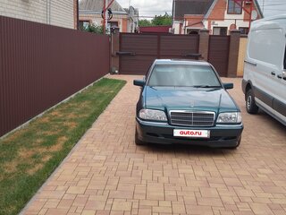 1997 Mercedes-Benz C-Класс 180 I (W202) Рестайлинг, белый, 950000 рублей, вид 3
