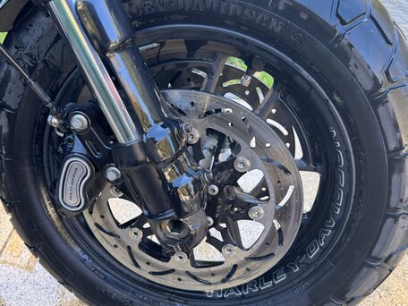 2022 Harley-Davidson Fat Bob, чёрный, 1499000 рублей, вид 4