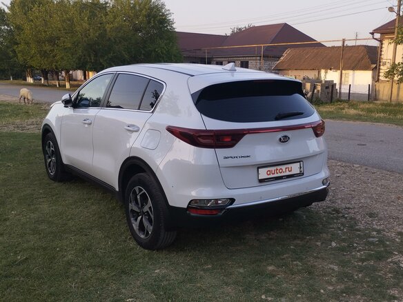 2019 Kia Sportage IV Рестайлинг, белый, 2370000 рублей - вид 4
