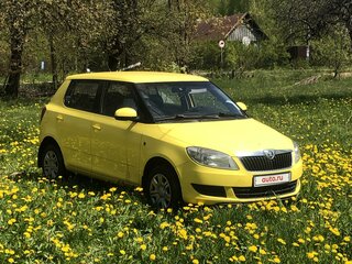 2013 Skoda Fabia II Рестайлинг, жёлтый, 570000 рублей, вид 5