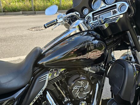 2010 Harley-Davidson Electra Glide, чёрный, 1150000 рублей, вид 4