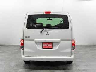 2011 Mitsubishi Delica D:3, белый, 1210000 рублей, вид 3