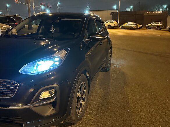 2020 Kia Sportage IV Рестайлинг, чёрный, 2340000 рублей - вид 4