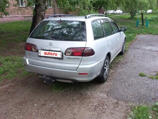 2001 Toyota Caldina II Рестайлинг, серебристый, 690000 рублей, вид 2