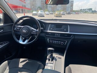 2020 Kia Optima IV Рестайлинг, белый, 2030000 рублей, вид 4