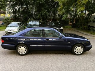 1998 Mercedes-Benz E-Класс 280 II (W210, S210), синий, 1050000 рублей, вид 4