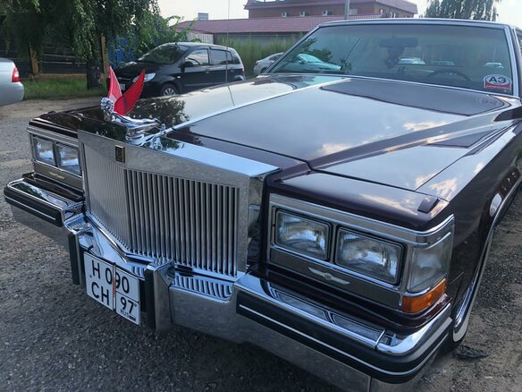 1982 Cadillac DeVille V, красный - вид 8