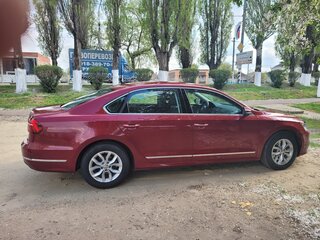 2017 Volkswagen Passat (North America and China) I Рестайлинг, красный, 1850000 рублей, вид 2