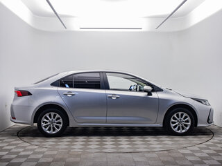 2022 Toyota Corolla XII (E210), серебристый, 1809000 рублей, вид 4