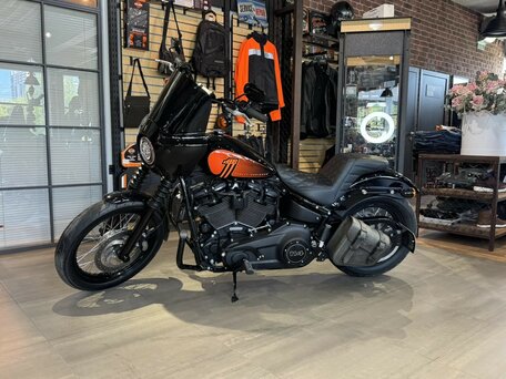 2021 Harley-Davidson Street Bob, чёрный, 1650000 рублей, вид 1