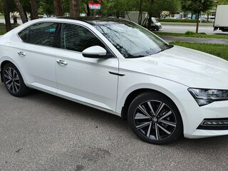 2025 Skoda Superb III Рестайлинг, белый, 3400000 рублей, вид 3