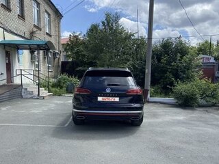 2018 Volkswagen Touareg III, чёрный, 4900000 рублей, вид 5