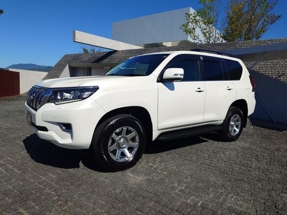 2023 Toyota Land Cruiser Prado 150 Series Рестайлинг 3, белый, 6800012 рублей - вид 1