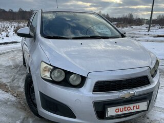 2013 Chevrolet Aveo II, серебристый, 810000 рублей, вид 3