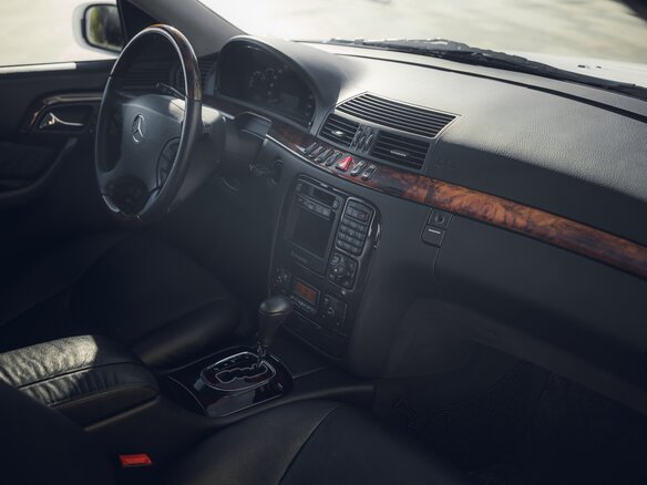 1999 Mercedes-Benz S-Класс 320 IV (W220), белый - вид 13