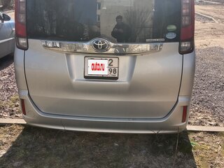 2015 Toyota Noah III (R80), серебристый, 1845000 рублей, вид 3