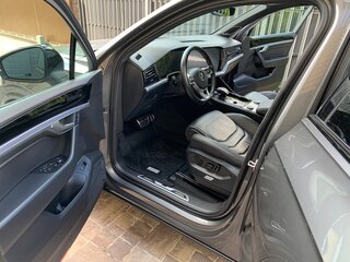 2019 Volkswagen Touareg III, серый, 13000000 рублей, вид 3