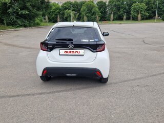2020 Toyota Yaris IV, белый, 1650000 рублей, вид 3