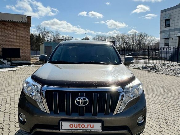 2016 Toyota Land Cruiser Prado 6-speed 150 Series Рестайлинг 1, золотистый, 3855000 рублей - вид 3