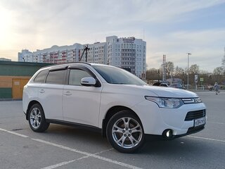 2013 Mitsubishi Outlander III, белый, 1499000 рублей, вид 2