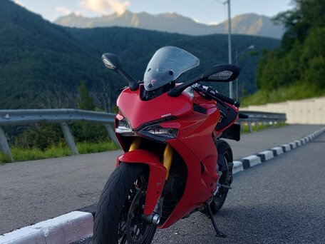 2017 Ducati Supersport, красный, 1000000 рублей, вид 4