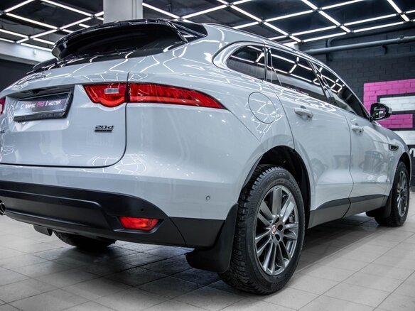 2016 Jaguar F-Pace I, белый, 2390000 рублей - вид 1