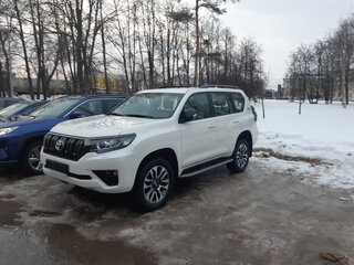 2022 Toyota Land Cruiser Prado 150 Series Рестайлинг 3, белый, 8700000 рублей, вид 2
