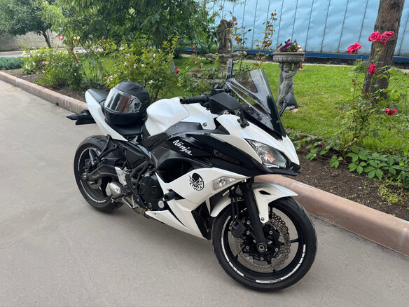2017 Kawasaki ER-6F (Ninja 650R), белый, 700000 рублей