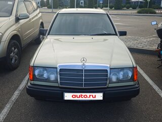 1992 Mercedes-Benz W124 200, зелёный, 330000 рублей, вид 3