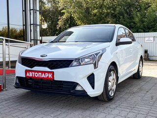 2020 Kia Rio IV Рестайлинг, белый, 1359000 рублей, вид 4