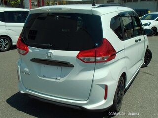 2022 Honda Freed II Рестайлинг, белый, 1154000 рублей, вид 3
