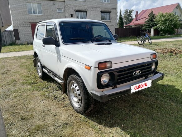 2014 Lada (ВАЗ) 2121 (4x4) I Рестайлинг, белый, 550000 рублей - вид 2
