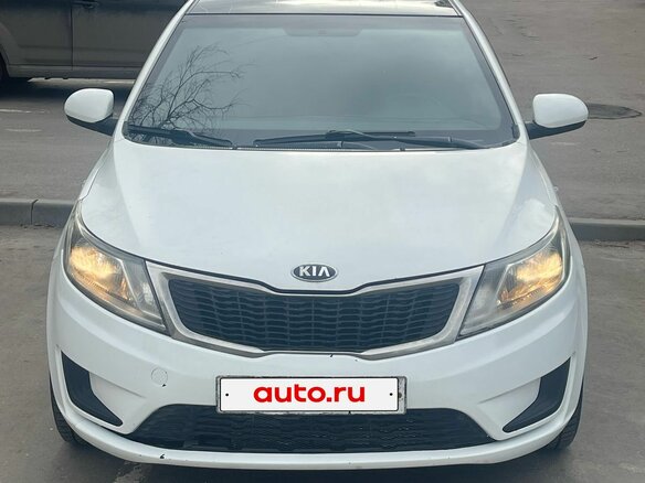 2014 Kia Rio 4-speed III, белый, 550000 рублей