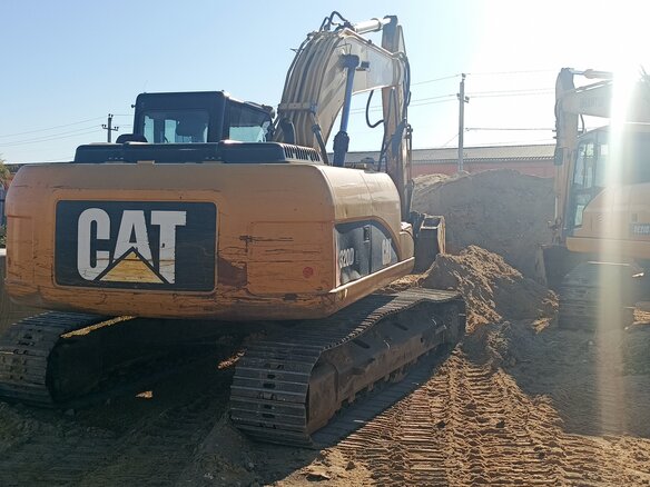 2011 Caterpillar 330D2 L, жёлтый, 5500000 рублей - вид 12