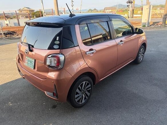 2020 Toyota Passo III Рестайлинг, золотистый, 680000 рублей - вид 4