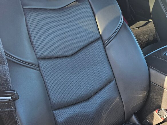 2017 Cadillac Escalade IV, чёрный, 5000000 рублей - вид 3