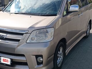 2003 Toyota Noah I (R60), серый, 810000 рублей, вид 1