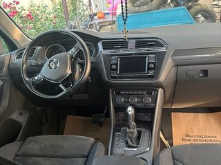 2017 Volkswagen Tiguan II, чёрный, 2350000 рублей, вид 5