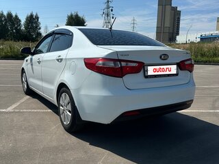 2014 Kia Rio 6-speed III, белый, 750000 рублей, вид 4